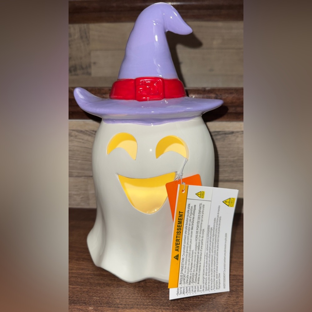 Super Cute 🥰 Ceramic Ghost 👻 Figurine With Purple Witch Hat Detail LED Light 💡